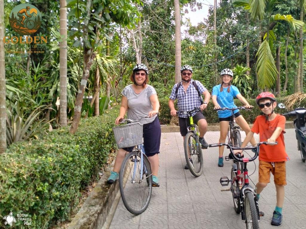 Half-Day Biking to Thuy Bieu Village: Garden Houses & River Cruise
